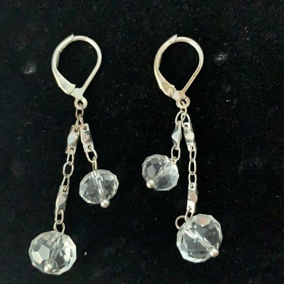 Crystal lever back dangle earrings - Picture 2 of 4